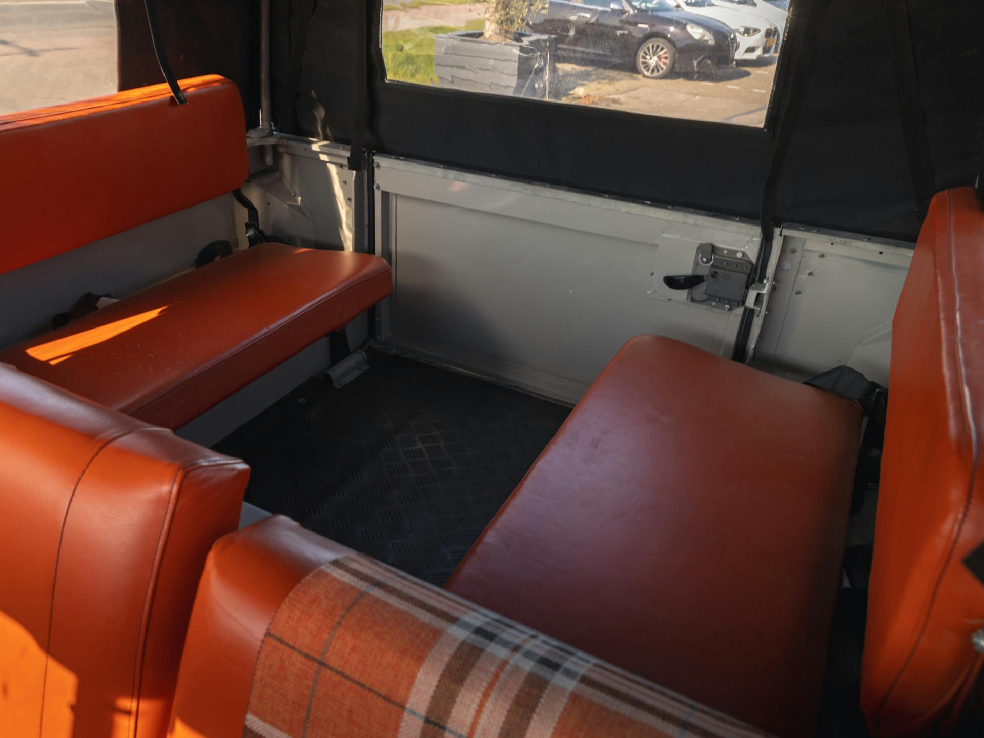 Land Rover Defender 2.3 109